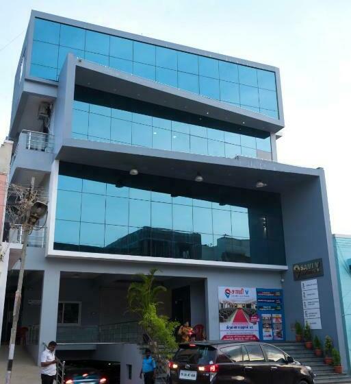 家庭套房, Sami V Landmarks