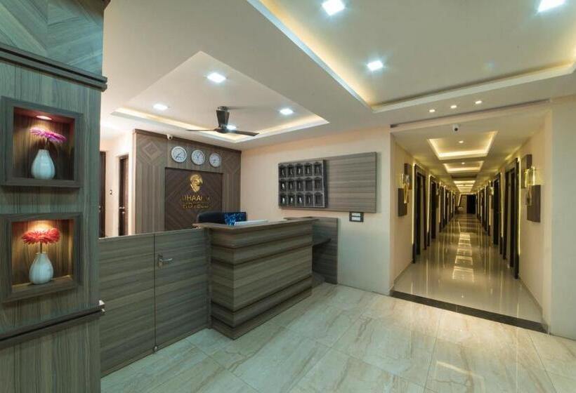 豪华套房, Sami V Landmarks