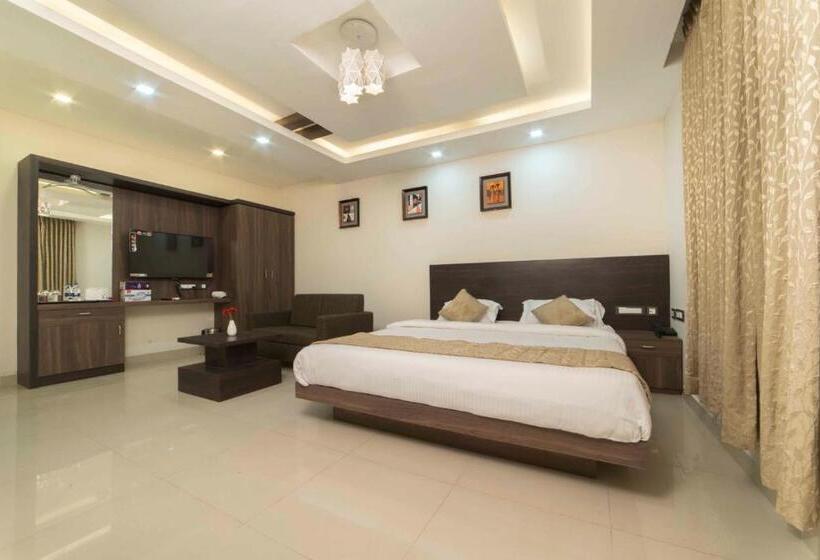 豪华套房, Sami V Landmarks