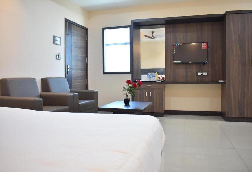 豪华套房, Sami V Landmarks