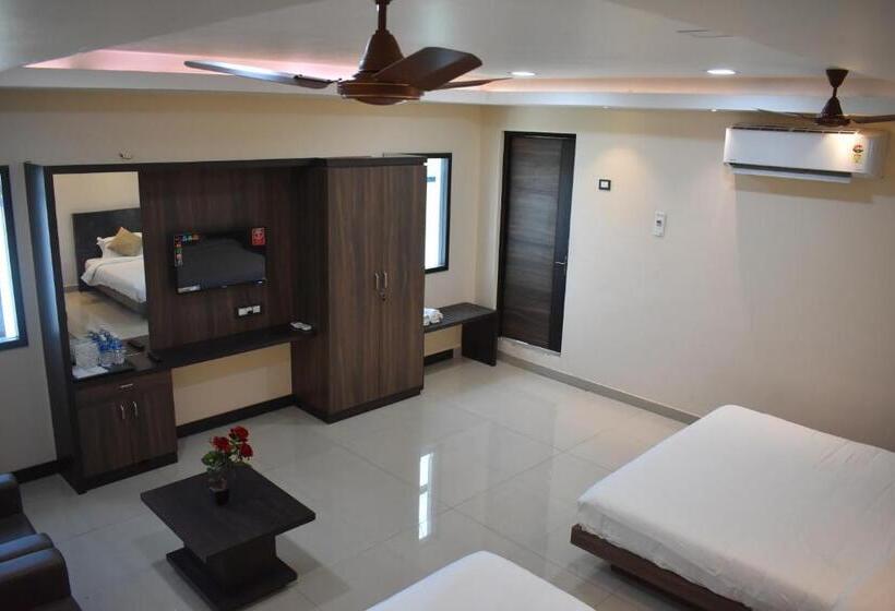 家庭套房, Sami V Landmarks