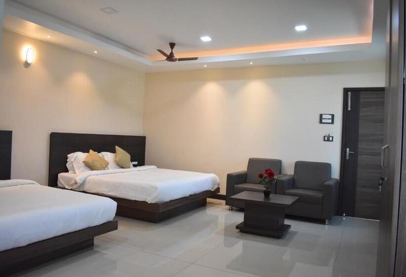 Family Suite, Sami V Landmarks