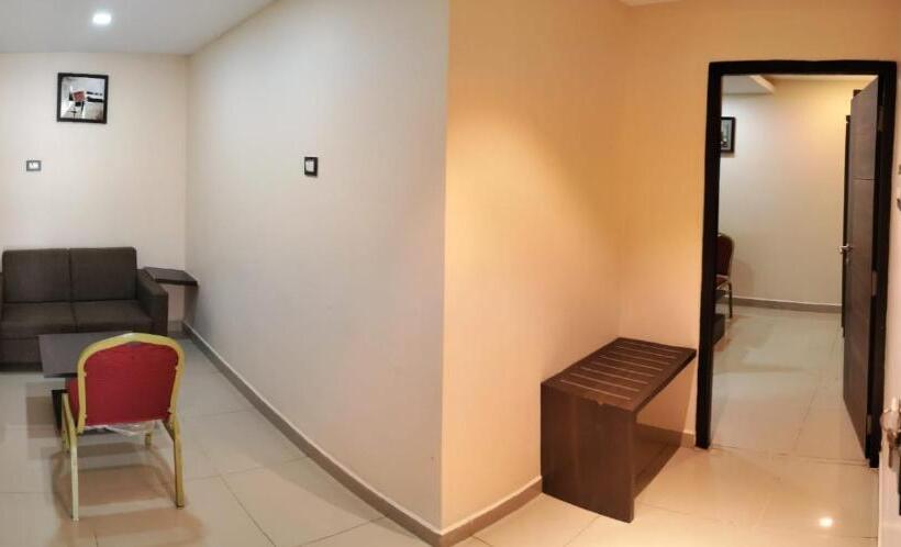 小型套房, Sami V Landmarks