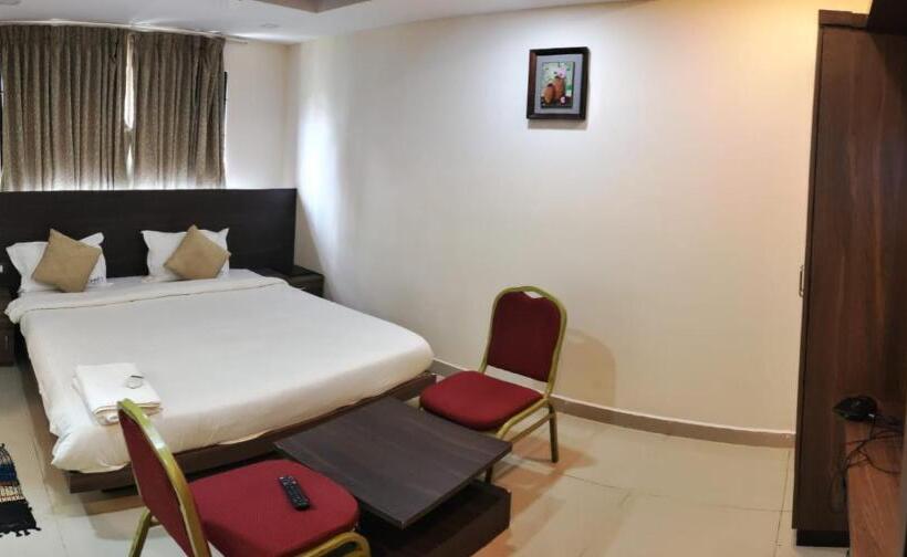 小型套房, Sami V Landmarks