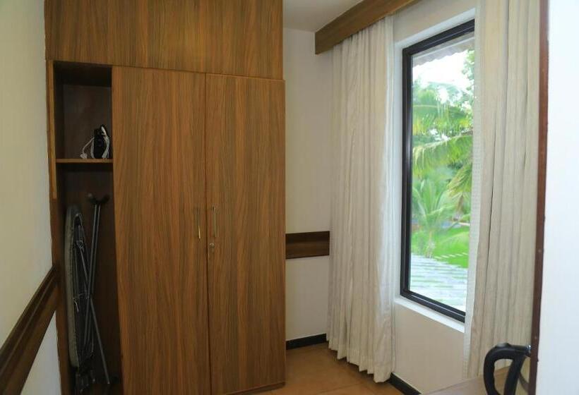 Полулюкс с Балконом, Nsk Anamthara Resort Private Limited