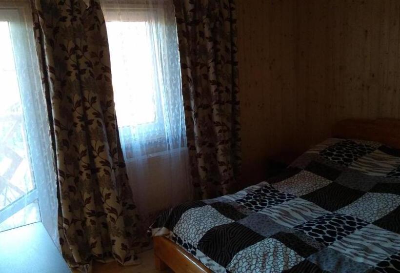 اتاق لوکس با بالکن, базилік