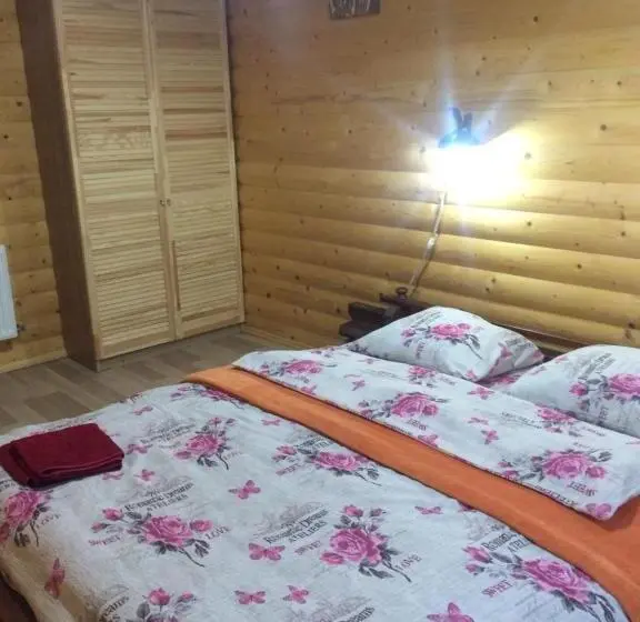 デラックスの４人部屋, три берези