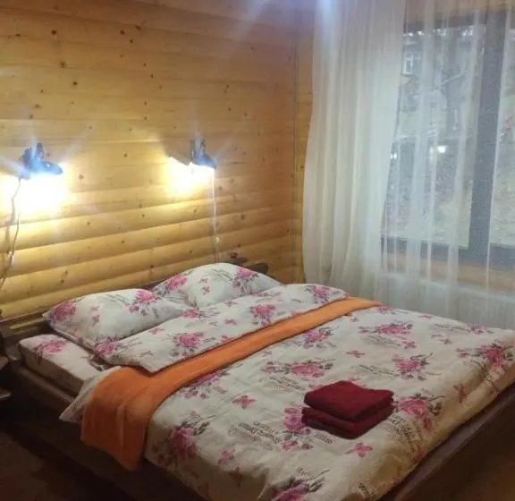 デラックスの４人部屋, три берези