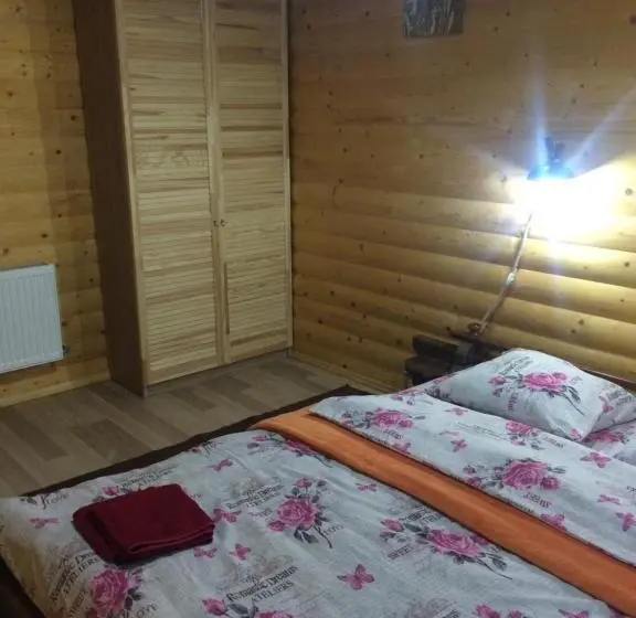 デラックスの４人部屋, три берези