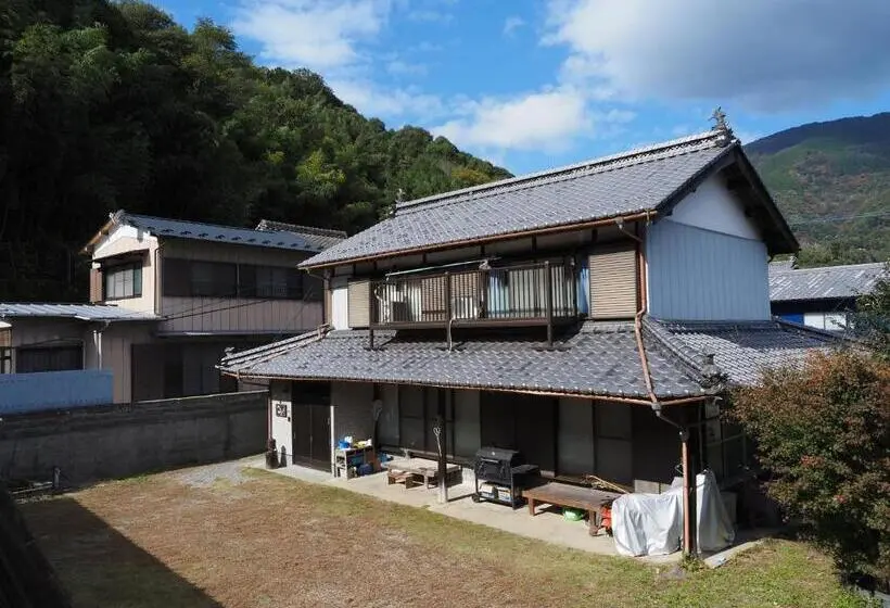 バス共有のスタンダードルーム, 四国旅行のhub拠点 古民家ゲストハウス Heso Camp