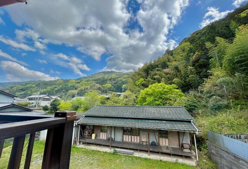 이코노미 룸, 四国旅行のhub拠点 古民家ゲストハウス Heso Camp