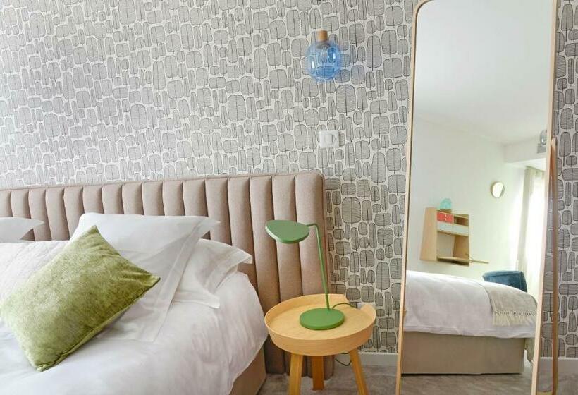 غرفة سوبيريور, En Marge