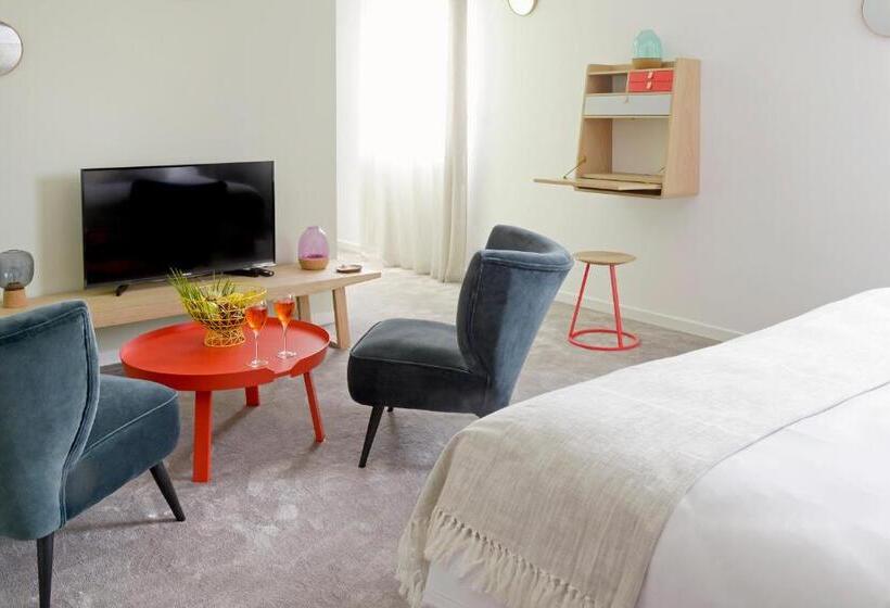 غرفة سوبيريور, En Marge