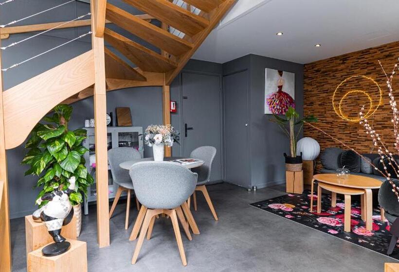 جناح عائلي, En Marge