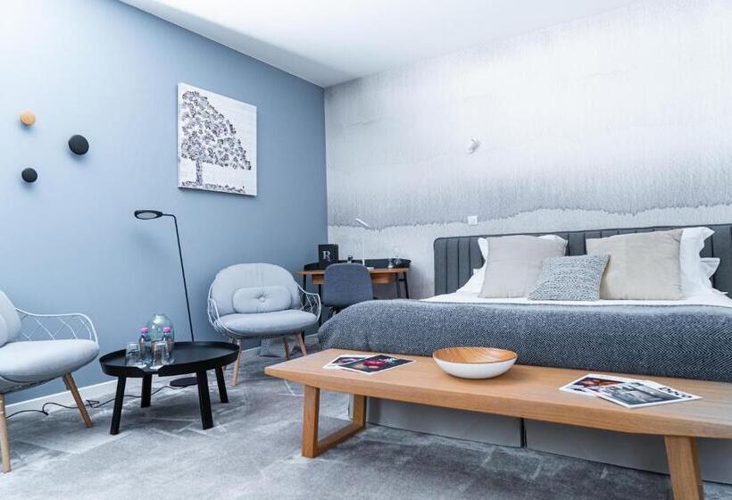 Family Suite, En Marge