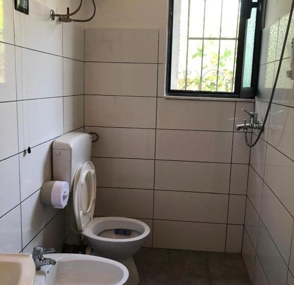 标准三人间, Fati Guest House