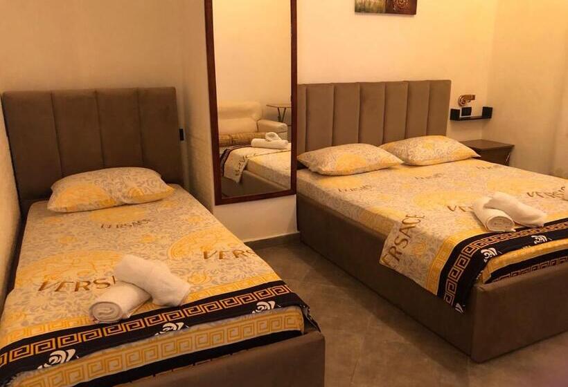 标准三人间, Fati Guest House