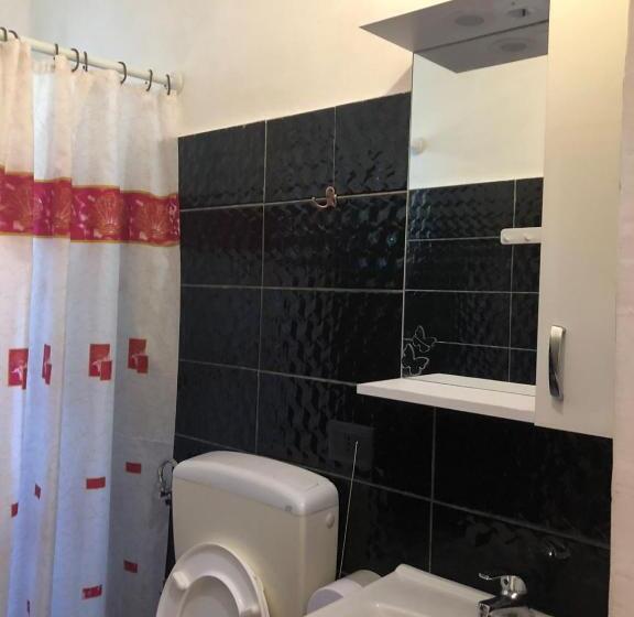 标准三人间, Fati Guest House