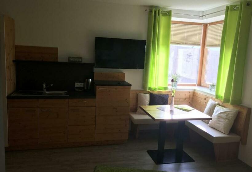 Номер Deluxe, Gustoplatzl