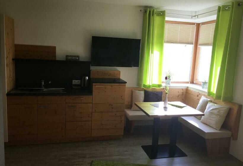 Номер Deluxe, Gustoplatzl