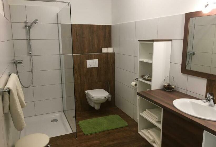 Студия Стандарт, Gustoplatzl