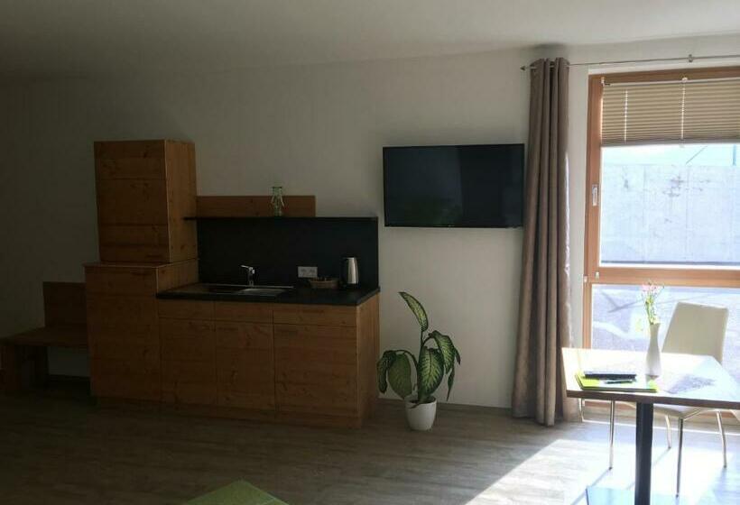 Студия Стандарт, Gustoplatzl