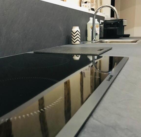 דירת שלושה חדרים, Hameau De La Fausse Sauge