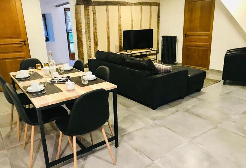 דירת שלושה חדרים, Hameau De La Fausse Sauge