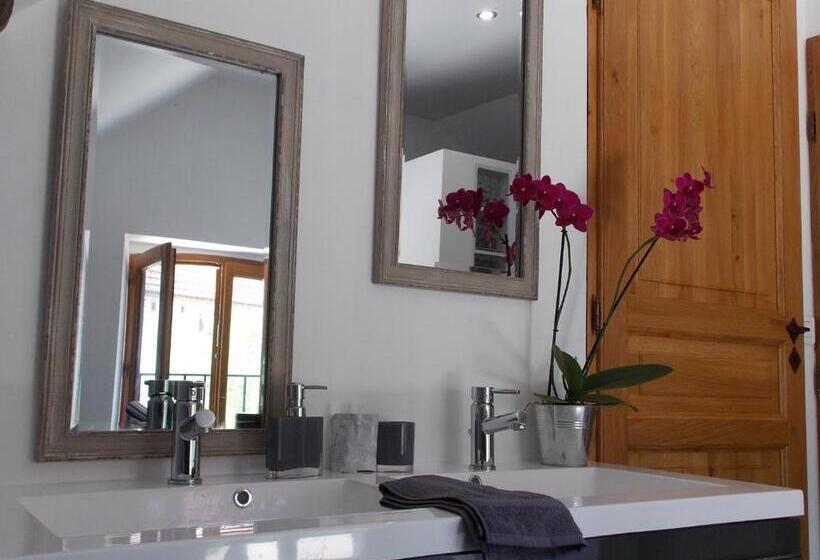 דירת שלושה חדרים, Hameau De La Fausse Sauge