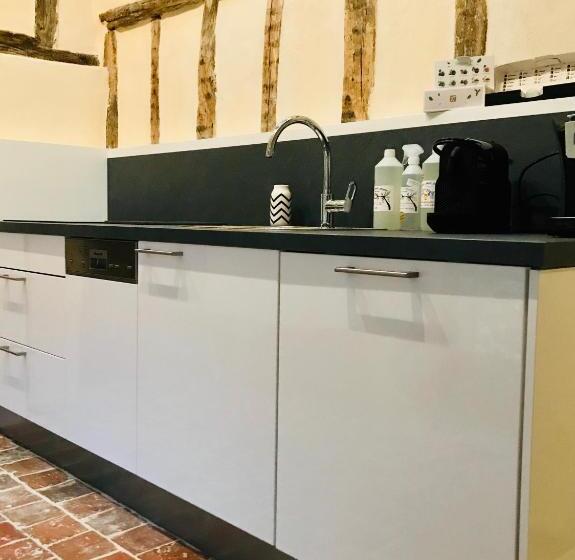 דירת שלושה חדרים, Hameau De La Fausse Sauge