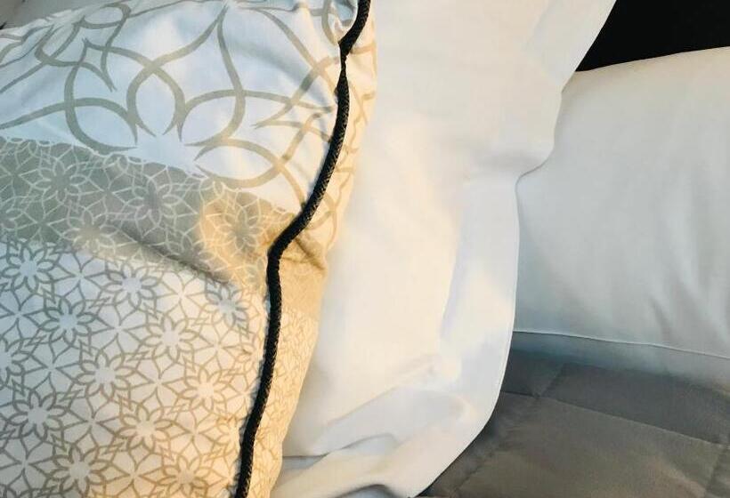 דירת שלושה חדרים, Hameau De La Fausse Sauge