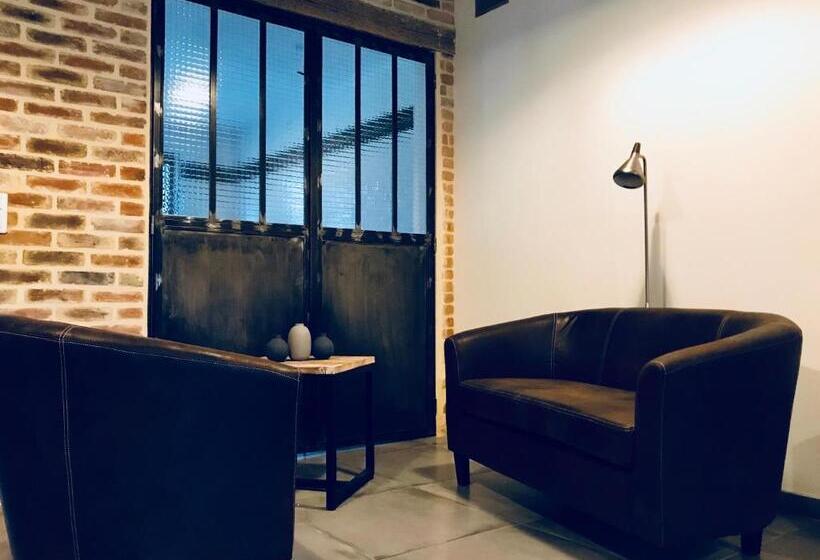 דירת חדר, Hameau De La Fausse Sauge