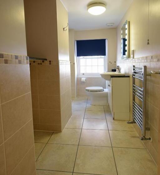 标准三人间, Royal Southern Yacht Club