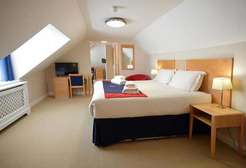 חדר סטנדרט לשלושה, Royal Southern Yacht Club