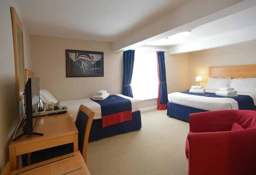 标准三人间, Royal Southern Yacht Club