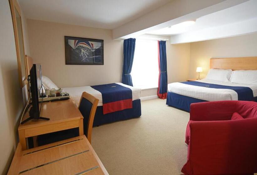 标准三人间, Royal Southern Yacht Club