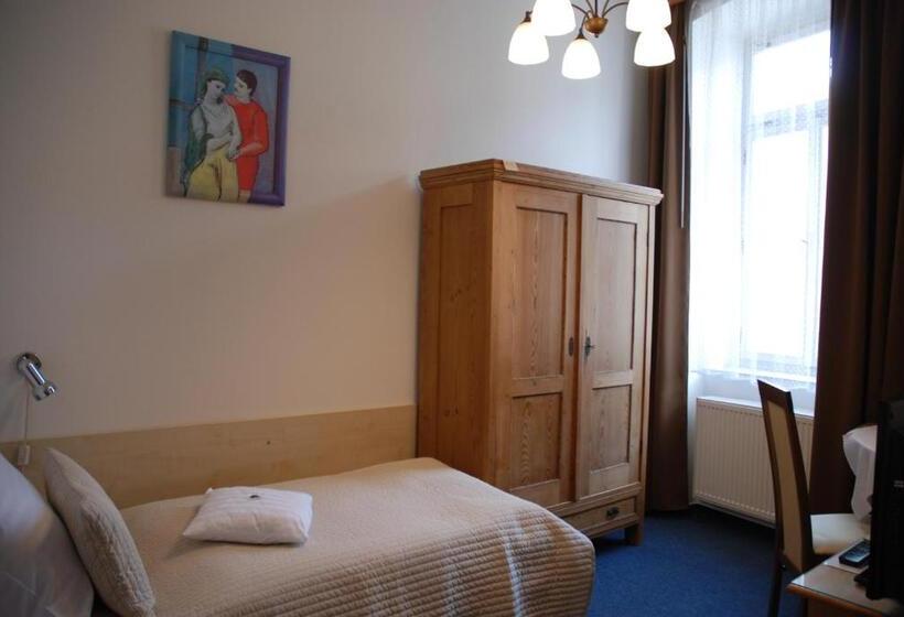 غرفة قياسية فردية, U Růže