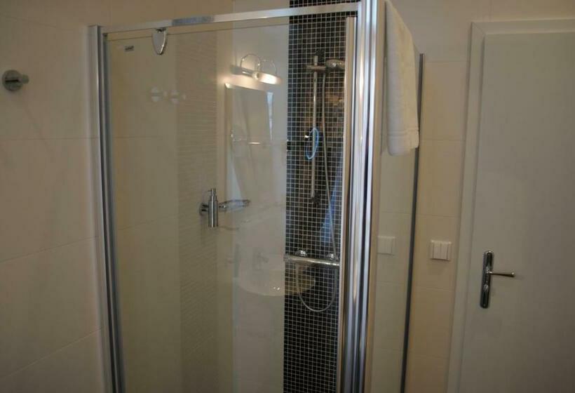 Номер Deluxe, Zámeček Petrovice