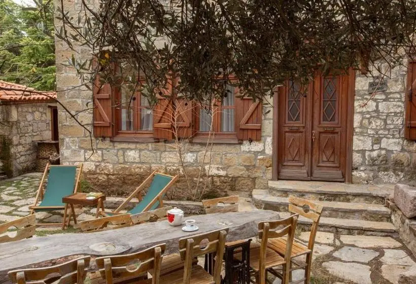 کلبه ییلاقی, Mavras Tas Odalar