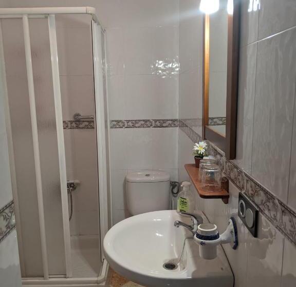 غرفة قياسية مزوَّدة بشُرفة, Hostal Moraima