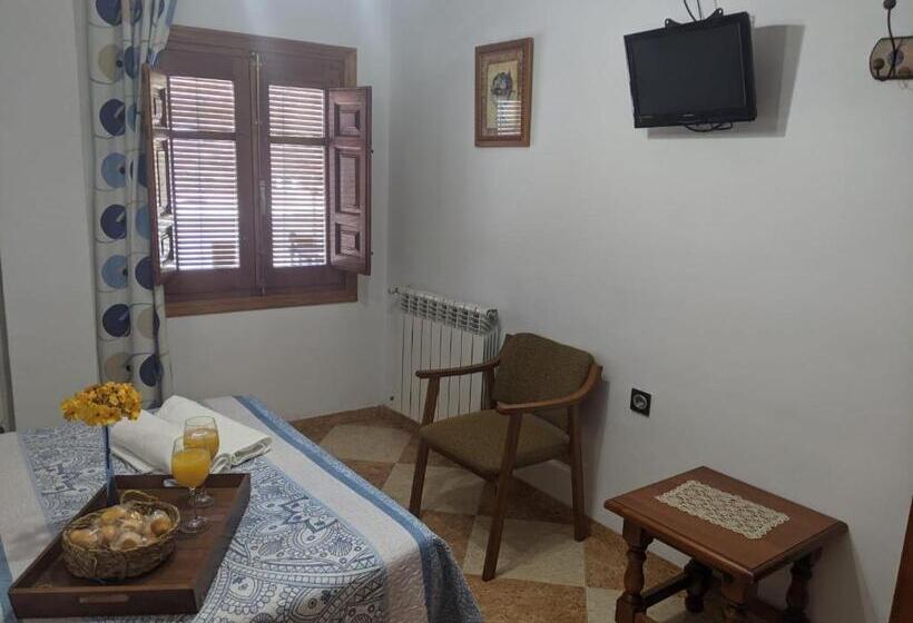 Номер Стандарт с Балконом, Hostal Moraima