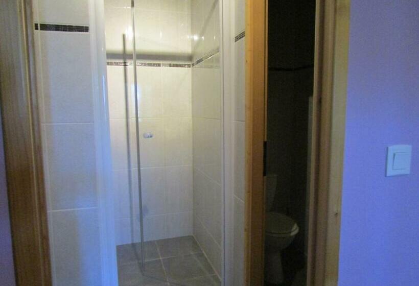 חדר סטנדרט, Lou Quinsou