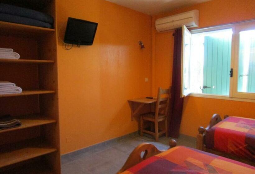 חדר סטנדרט, Lou Quinsou