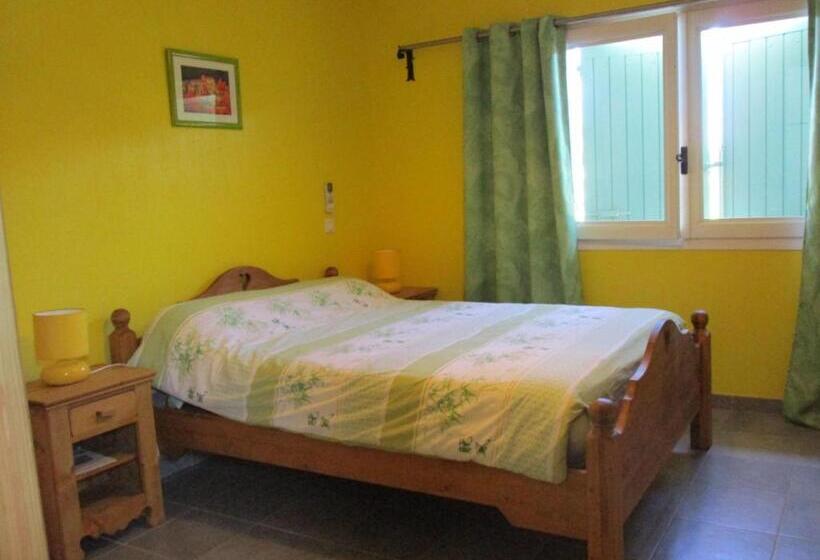 חדר סטנדרט, Lou Quinsou