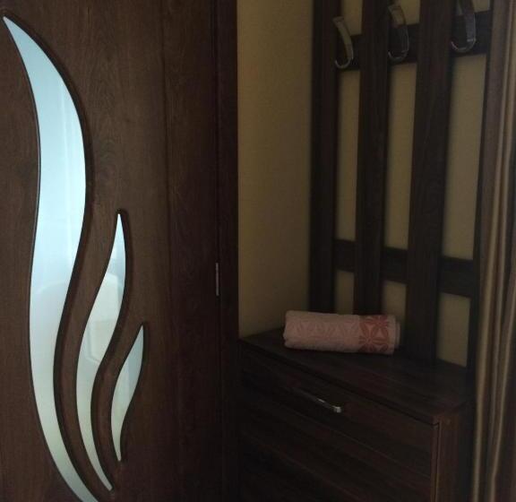 اتاق لوکس با بالکن, Mari Guest House