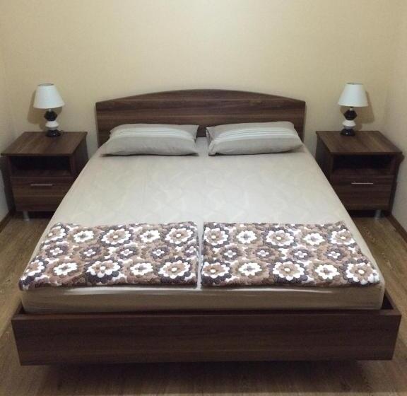 اتاق لوکس با بالکن, Mari Guest House