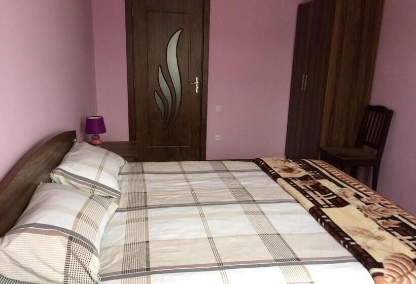 اتاق لوکس, Mari Guest House