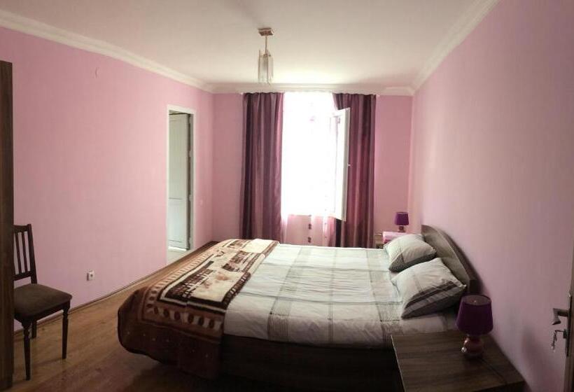 اتاق لوکس, Mari Guest House