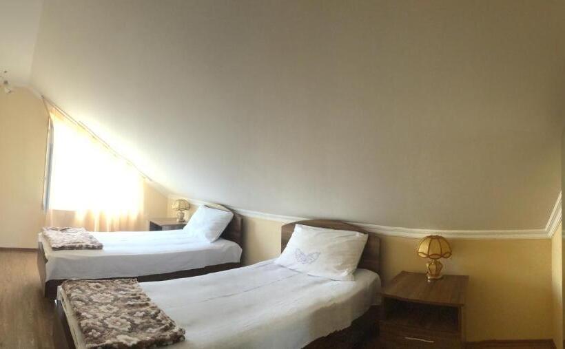 اتاق استاندارد با سرویس بهداشتی مشترک, Mari Guest House