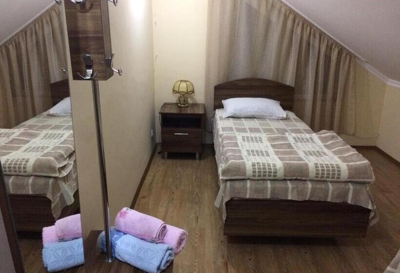 اتاق استاندارد با سرویس بهداشتی مشترک, Mari Guest House